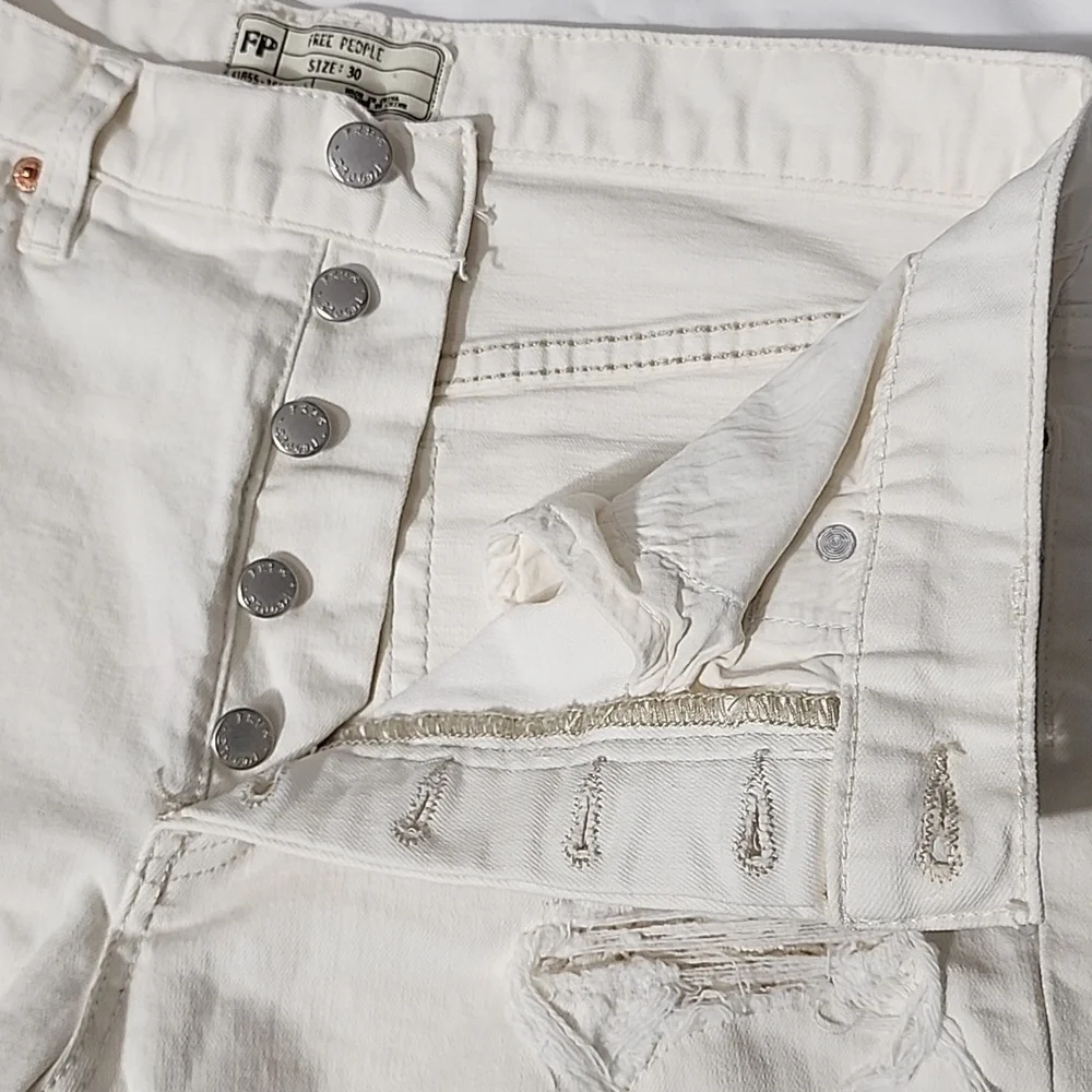 Free People Size Womens Sz 30 Knees Skinny White Jeans 61855-16515125 DISTRESSED